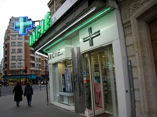 Je vais à la pharmacie. Je suis toujours malade