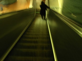 Je descends l'escalator