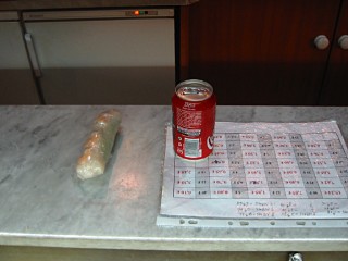 J'achète un rouleau de printemps et un coca chez le traiteur chinois