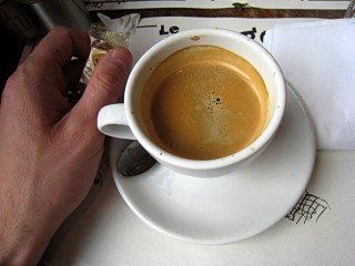 Je bois un café