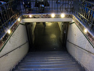 Nous prenons le métro