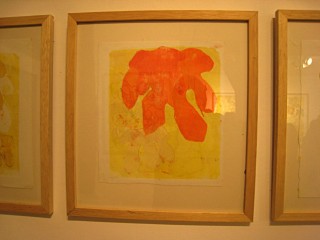 C'est l'artiste Monique Tello qui expose