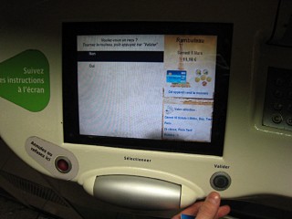 Nous prenons le métro. J'achète des tickets