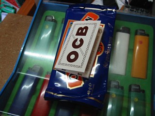 J'achète du Hold Holborn et un OCB
