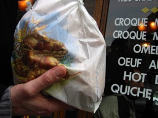 Laurent achète des viennoiseries