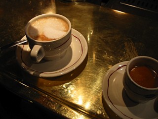 Nous buvons un café