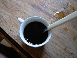 Je bois un café