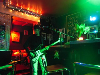 Le concert démarre. C'est du rock'n'roll