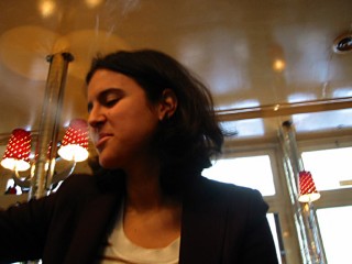 Zeina fume