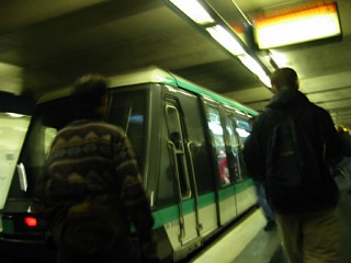 Je monte dans le métro
