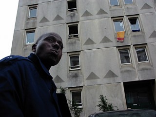 M. T. nous emmène manger dans un foyer africain