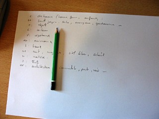 Je lui note les instructions