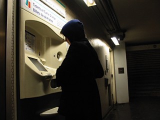Sabine achète des tickets