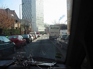 Nous prenons la camionnette d'Edouard