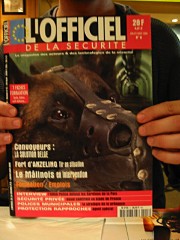 Il me montre un magazine dédié à la sécurité