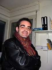 Il est venu avec un ami. Ils viennent chercher mon ordinateur
