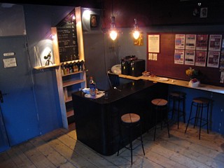 Je visite l'intérieur de la péniche