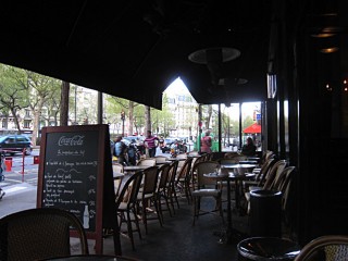 Nous allons boire un verre au Bataclan