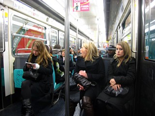 Nous prenons le métro