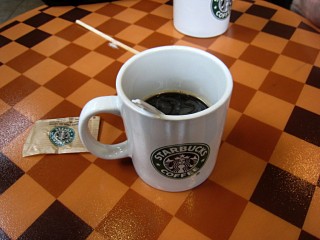 Je bois un café