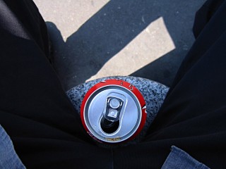 Je prends le temps de boire un coca au soleil