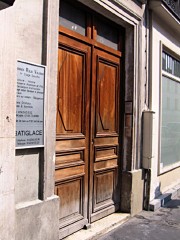 L'entrée de l'immeuble de Sabine