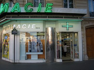 Je vais à la pharmacie