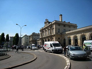 Nous sortons de la gare