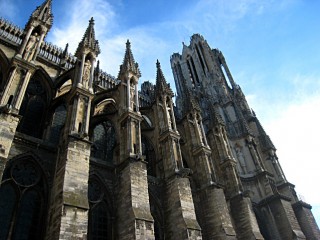 Nous passons devant la cathédrale