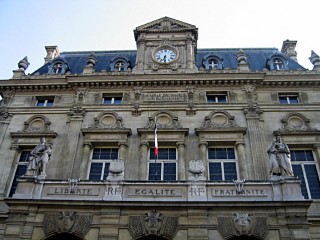 Je vais à la mairie
