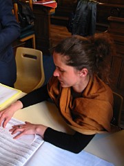 Je retrouve Gaëlle. Je lui donne les piles afin qu'elle puisse continuer sa journée ADaM