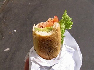 Je mange un sandwich