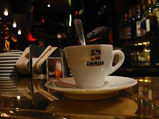 Je bois un café