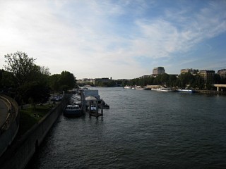 Nous traversons la Seine