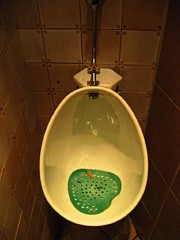 Je vais aux toilettes