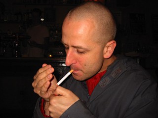 Edouard fume