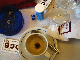 Je bois un café