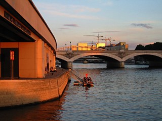 Nous rejoignons les quais