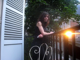 Nous nous installons au balcon