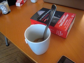 Je bois un café