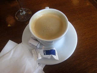 Je bois un café