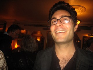 Elle me présente Aymeric, un ami à elle