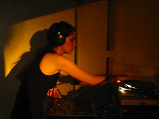 Laure en train de mixer