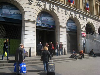 Je vais à la gare Saint-Lazare