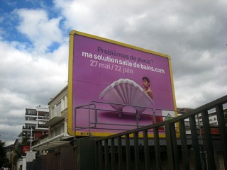 Je reconnais Denis sur une affiche