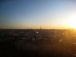 Je regarde à la fenêtre