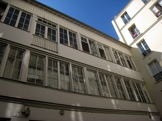 Je vais au bureau