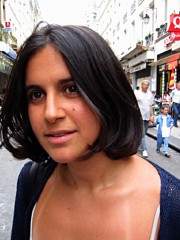 Je vais à Spill. Je croise Zeina dans la rue