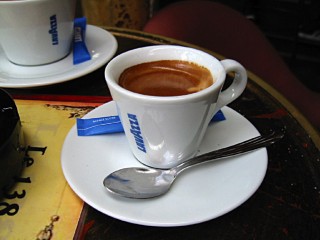 Je bois un café