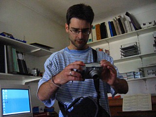 Je prête un appareil photo à Christopher